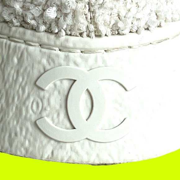CHANEL 2024 SS CASUAL STYLE PLAIN LOGO LOW-TOP SNEAKERS - Picture 9 of 14